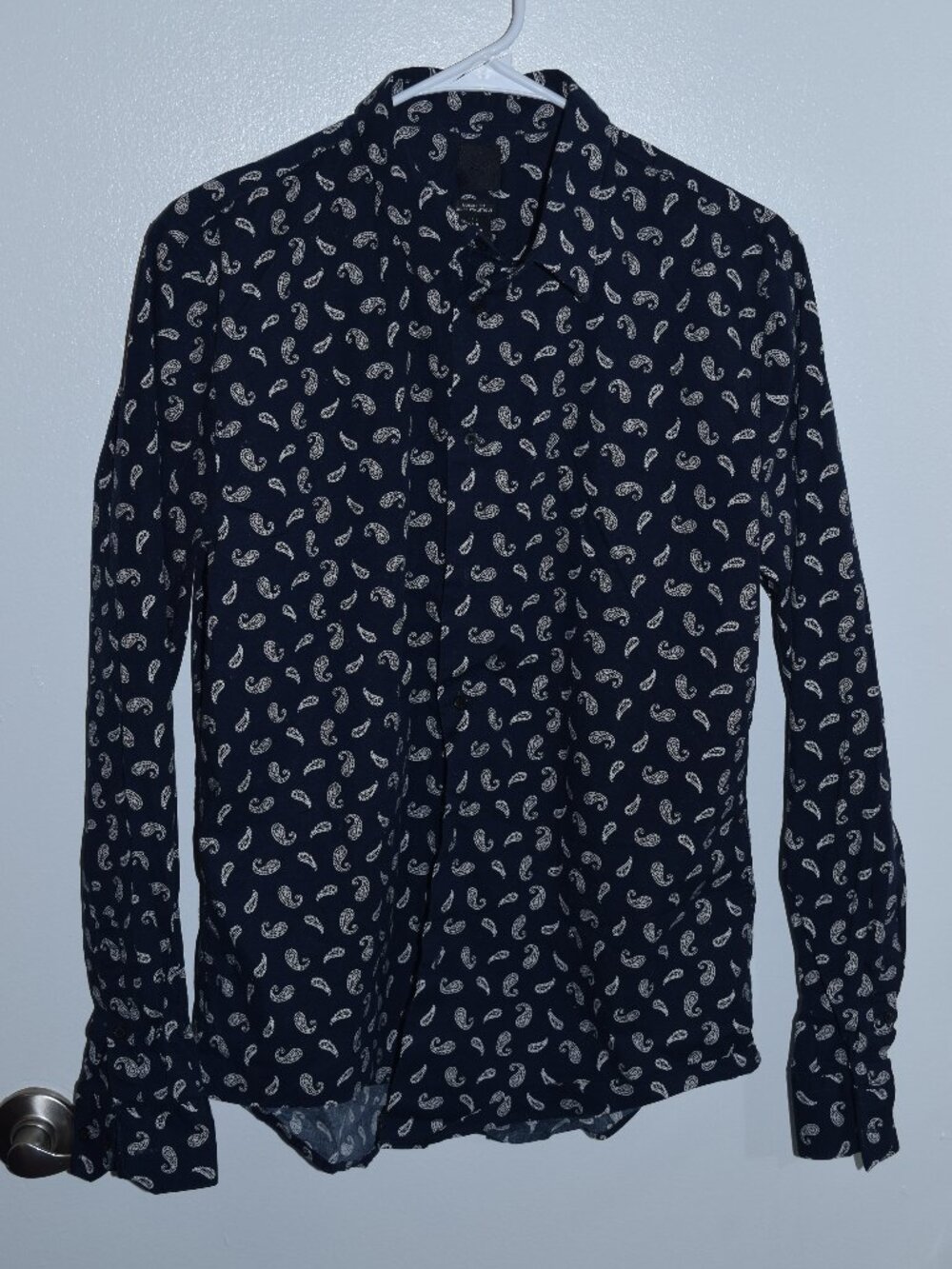 Muscle/Athletic/Modern-Fit Paisley Button-Up